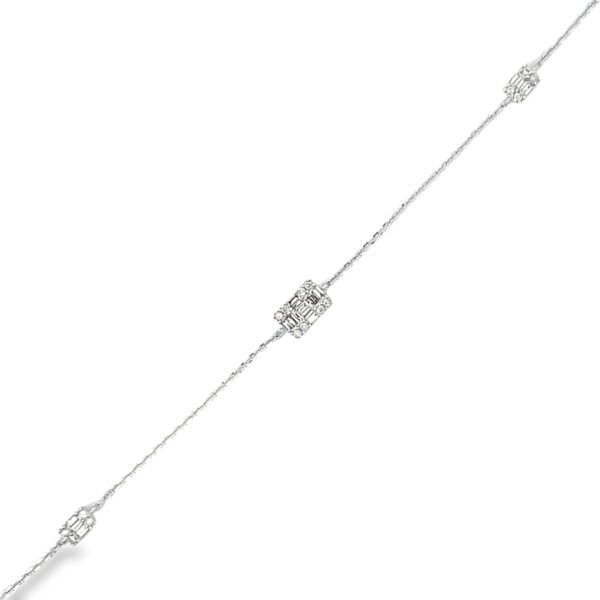 BR09825-W-scaled-1