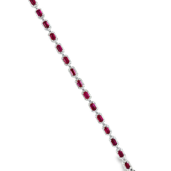 BR09885