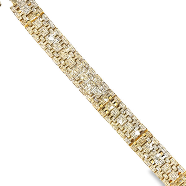 BR09895